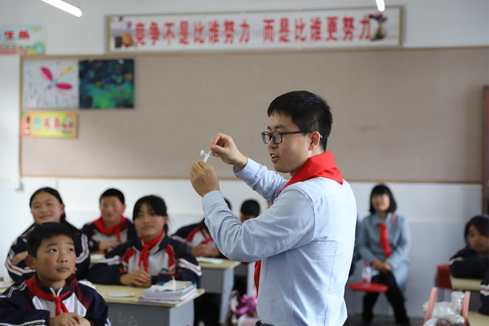 蓝晓科技·博士课堂 关爱乡村儿童爱心科普进校园公益活动圆满完成